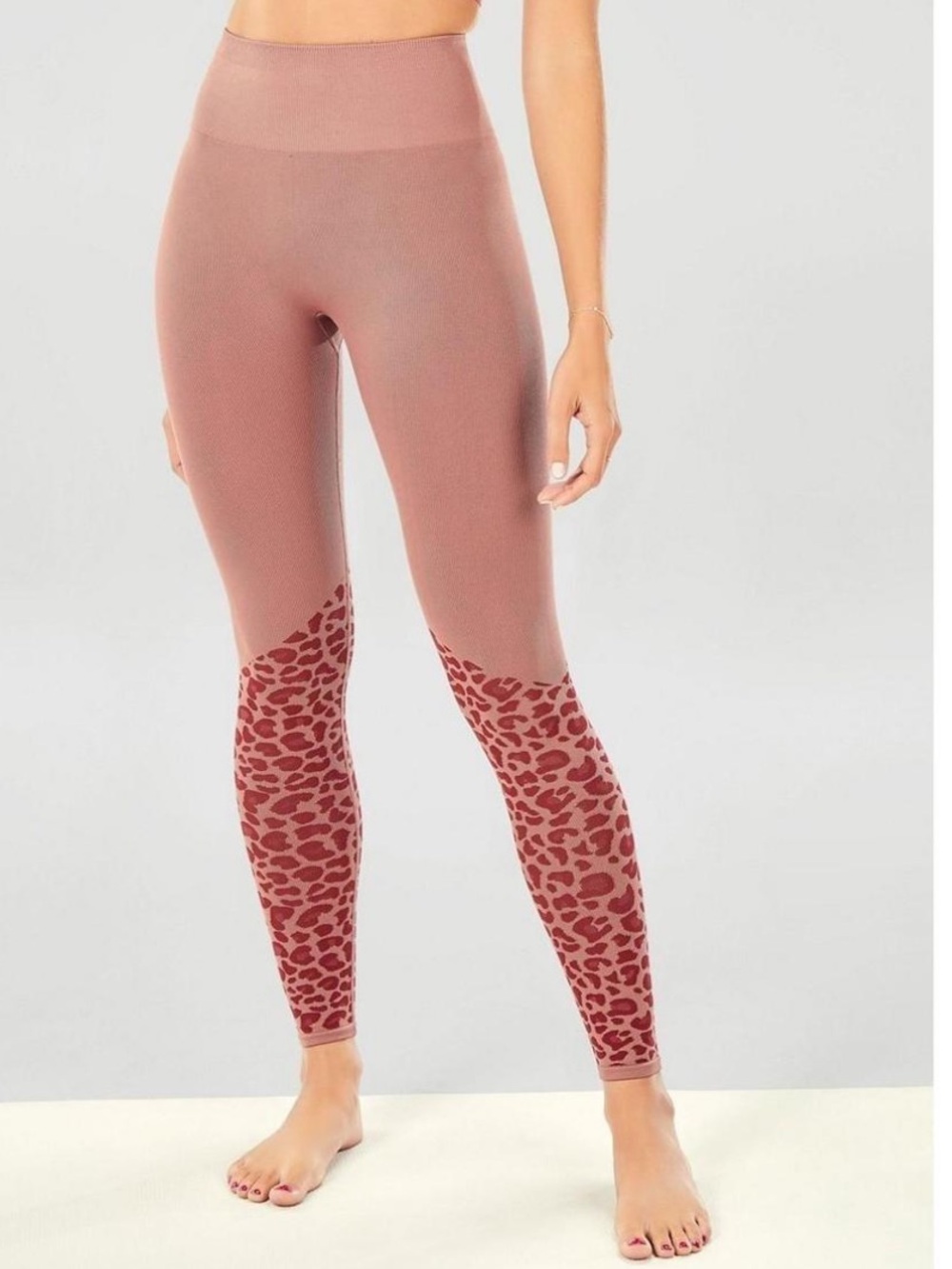 Fabletics Mauve High-Waist Seamless Leggings with Leopard Jacquard pattern Sz M
